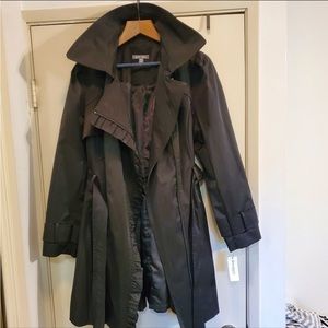 NWT 1X RUFFLE TRENCH RAIN COAT